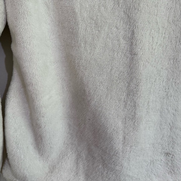 Women’s LThe North Face Women's White and Gray Teddy Jacket: adventure outdoors - Picture 10 of 14